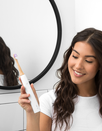 Beautiful and sustainable bamboo electric toothbrush heads in a four pack. Compatible with Philips Sonicare electric toothbrushes. 4-pack of ELIMS bamboo electric toothbrush replacement heads compatible with Philips Sonicare.