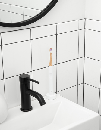 Beautiful and sustainable bamboo electric toothbrush heads in a four pack. Compatible with Philips Sonicare electric toothbrushes. 4-pack of ELIMS bamboo electric toothbrush replacement heads compatible with Philips Sonicare.